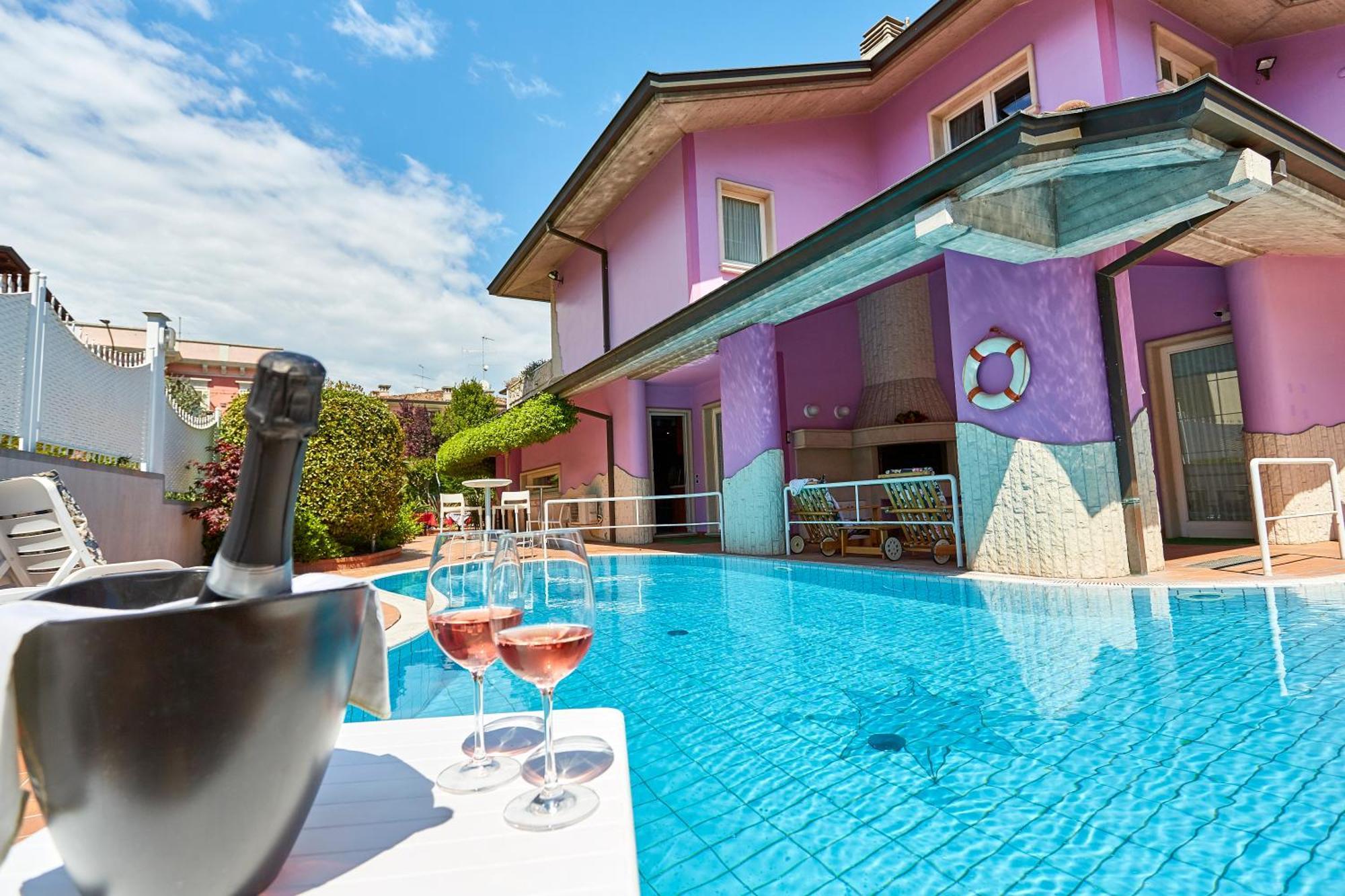 Attico Open Space - Piscina A 400 Mt Desenzano del Garda Luaran gambar